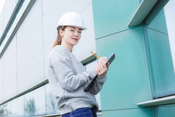 Portrait of lady with clipboard outside a building — Stock Photo, Image