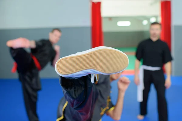 Martial arts klasse en volwassene — Stockfoto