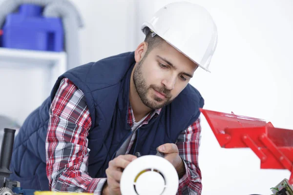 Trabajador Con Ventilación Aire —  Fotos de Stock