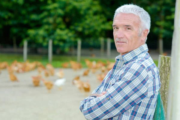 Portrait of man with free range chickens — Stock Photo, Image