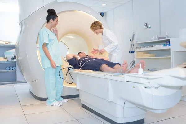 Examination of patient using angiograph — Stock Photo, Image