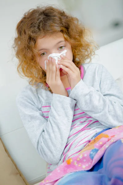 Niño enfermo y alergia —  Fotos de Stock