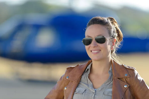 Femmina pronta per un primo volo in elicottero — Foto Stock