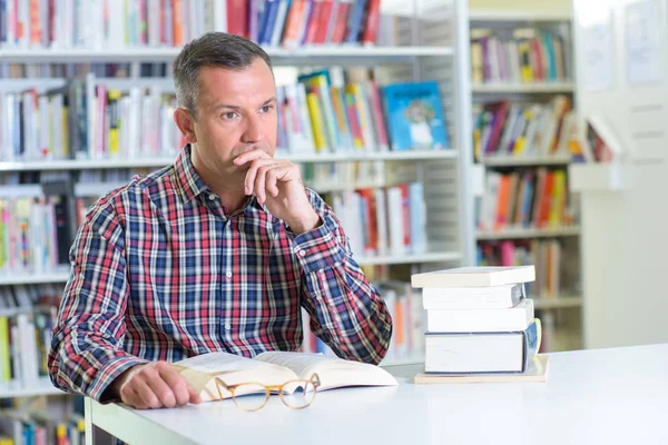 Diepe gedachten voor een nieuw verhaal — Stockfoto