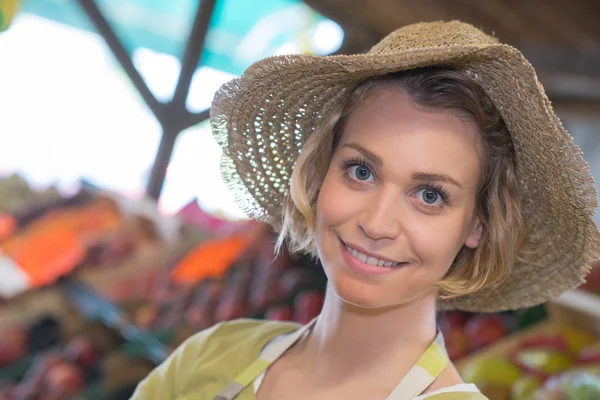 Pretty young smiling woman in hat — Stock Photo, Image