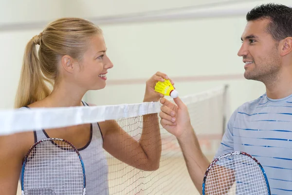 Mutlu badminton oyuncu ve badminton — Stok fotoğraf