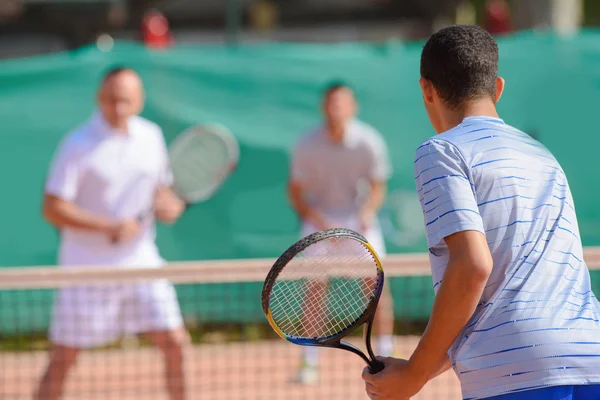 Tenis a mladý muž — Stock fotografie