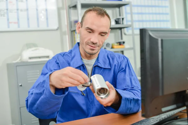 Checking a security camera — Stock Photo, Image