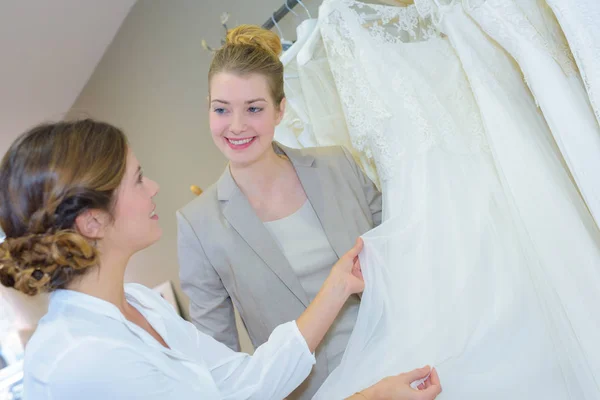 Urval av klänningar och boutique — Stockfoto