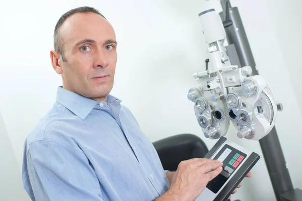 Optician and equipment and optician — Stock Photo, Image