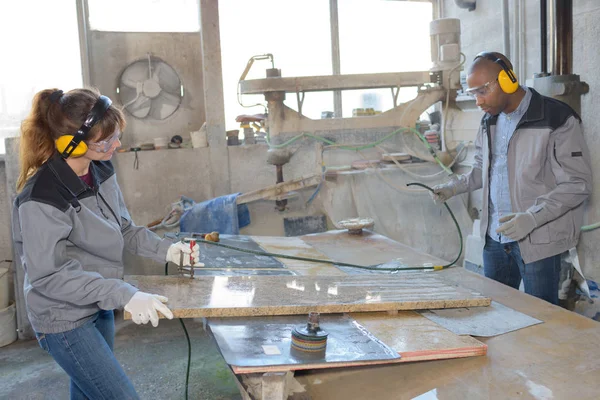 People working with slabs of marble — Stock Photo, Image