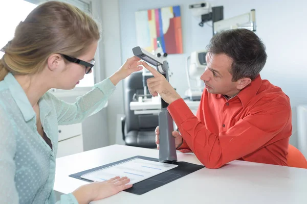 Onderhoud engineering en paar — Stockfoto