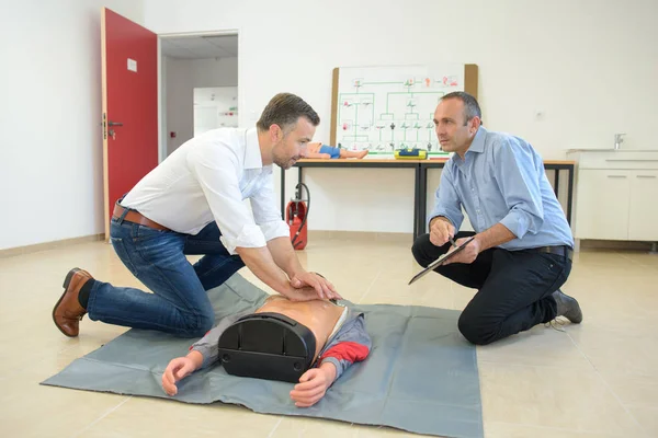 Första hjälpen lektioner och första — Stockfoto