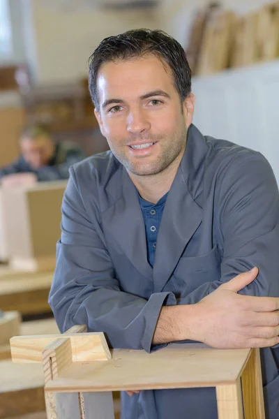 Portrait of carpenter man in workshop — Stock Photo, Image