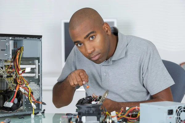 Assemblare la CPU e lavorare — Foto Stock