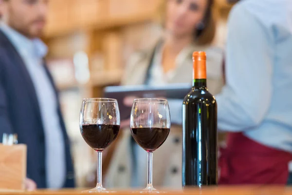 Zwei Gläser Wein — Stockfoto