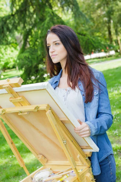 Cute female painter outdoor — Stock Photo, Image