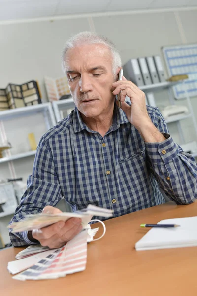 Farbauswahl am Telefon — Stockfoto