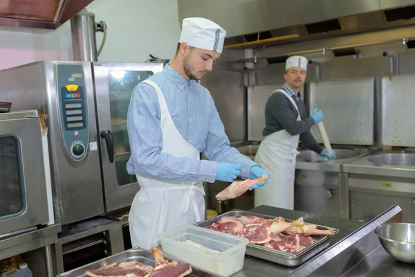 Voorbereiding Van Het Vlees Koken — Stockfoto