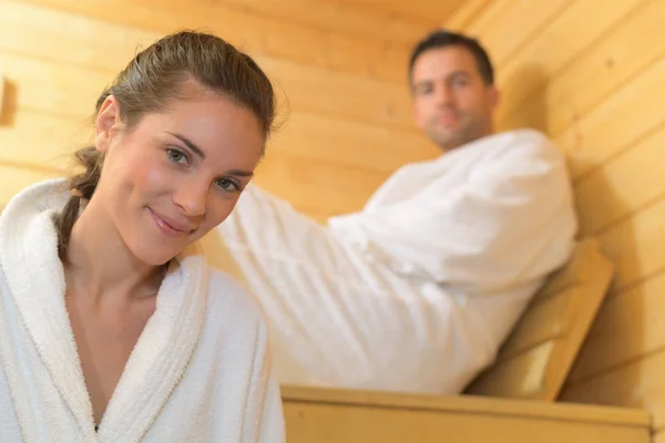 Heureux Couple Profitant Sauna Ensemble Spa — Photo