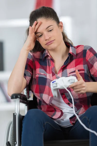 Inaktiverad Kvinna Spelar Dataspel — Stockfoto