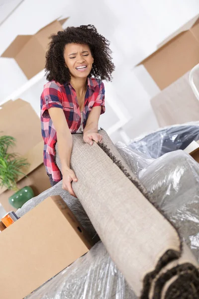 Woman Carrying Heavy Carpet — Stock Photo, Image