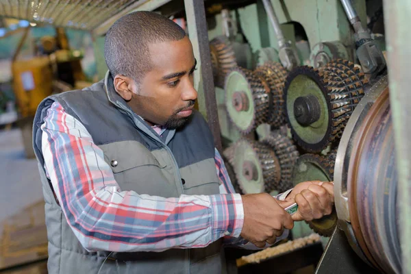 Mechanic Using Effort Tuen Spanner Machinery — Stock Photo, Image