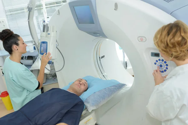 Male Patient Undergoing Test Scanner Machine — Stock Photo, Image