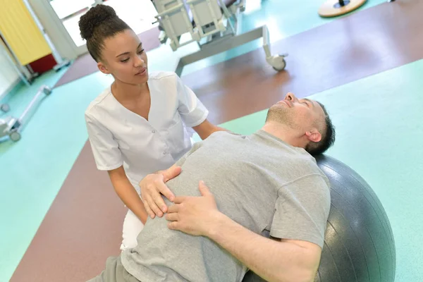 Fisioterapia Rehabilitación Moderna Con Pelota —  Fotos de Stock