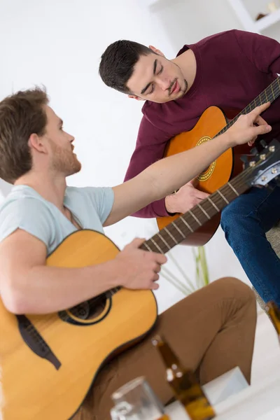 Two Young Men Playing Guitar — Stock Photo, Image