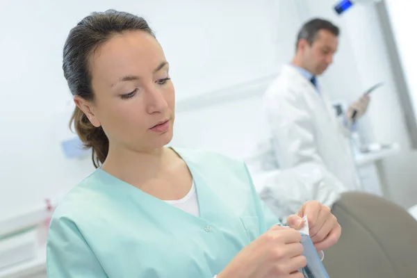 Arztbüro Und Krankenschwester — Stockfoto