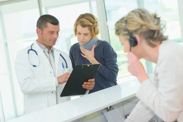 Doctor Reception Desk Woman Wearing Neck Brace — Stock Photo, Image