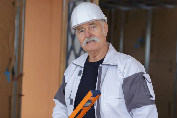 Porträt Eines Bauarbeiters Auf Der Baustelle — Stockfoto