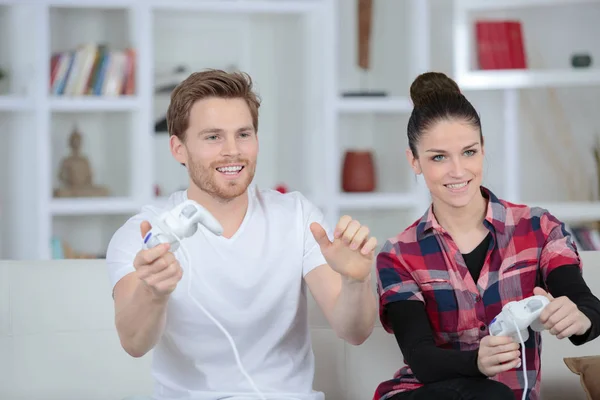 Couple Home Playing Computer Game — Stock Photo, Image