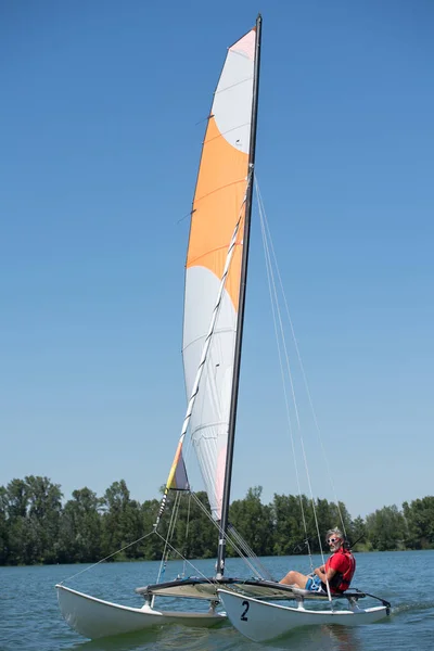 Segeln Auf Einem See Sommer Und Sportthema — Stockfoto