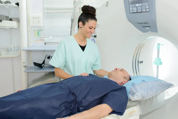 Paciente Bajo Examen Médico —  Fotos de Stock