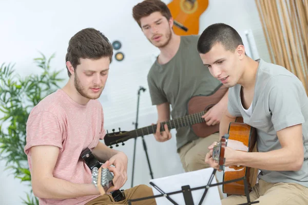 Men Playing Guitar Band — Stock Photo, Image