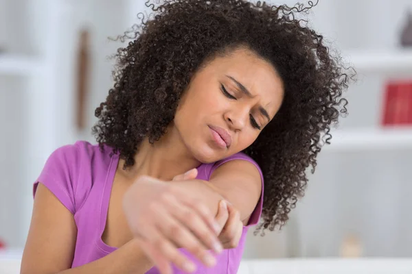 Woman Has Elbow Pain — Stock Photo, Image