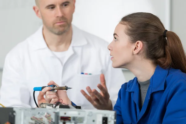 Girl Welding Parts Drone Body Class — Stock Photo, Image