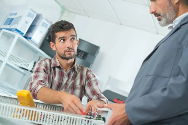 Factory Manager Engineering Apprentice Discussing Component — Stock Photo, Image