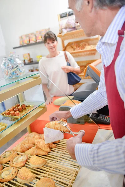 Plaatselijke Bakkerij Man — Stockfoto