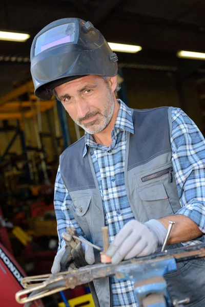 Portret Van Man Dragen Lassen Masker — Stockfoto