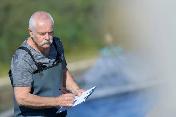 Pescador Que Documenta Situación — Foto de Stock