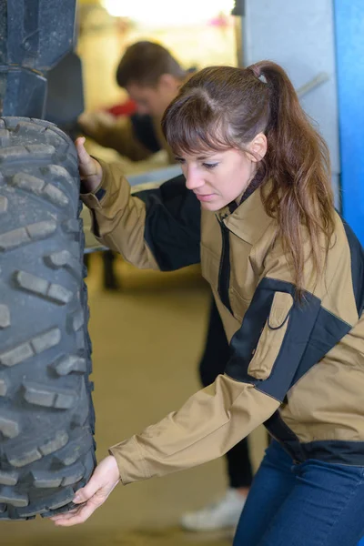 Cambiar Neumático Neumático —  Fotos de Stock