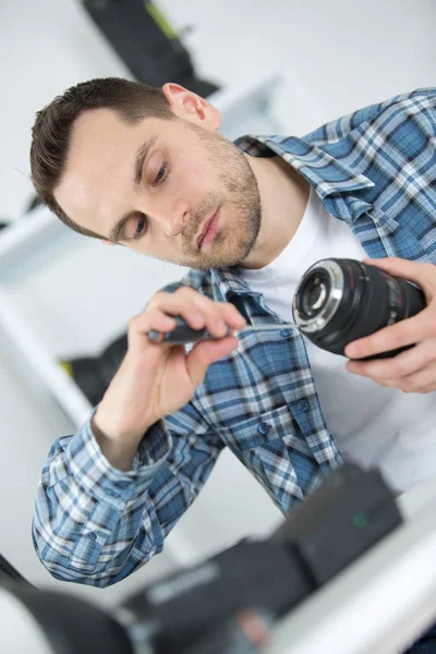 Technician Repairing Dslr Lense — Stock Photo, Image