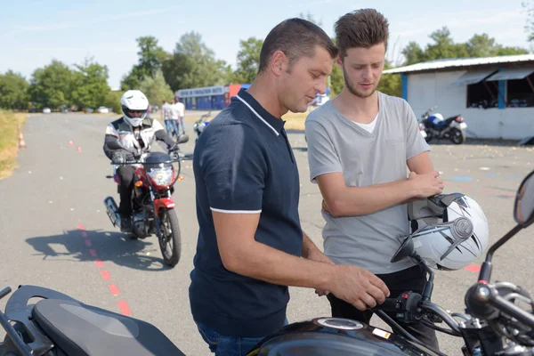 Motosiklet Test Erkekler — Stok fotoğraf