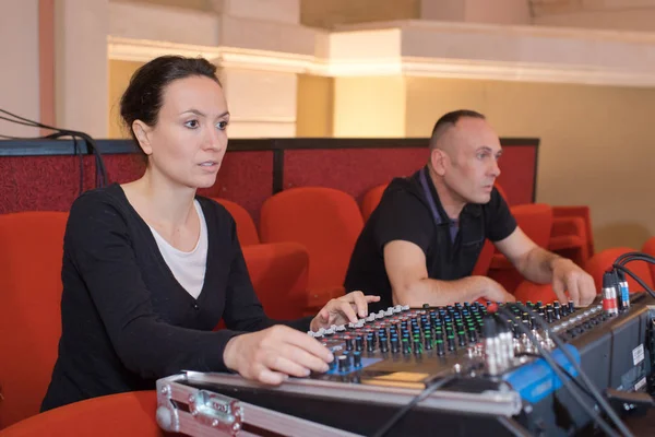 Sound Engineer Studio Mixing Desk — Stock Photo, Image