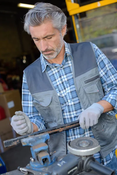 Trabajador Una Pequeña Máquina — Foto de Stock