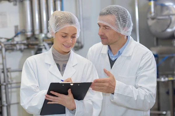 Two Factory Workers Discussing — Stock Photo, Image