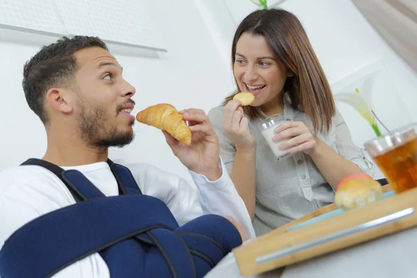 Couple Having Breakfast Injured — Stock Photo, Image